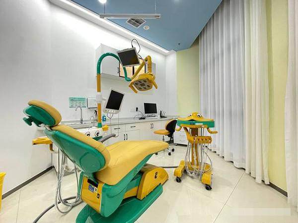 郑州郑东首鸣口腔门诊部医生团队实力强大及骨干医生简介